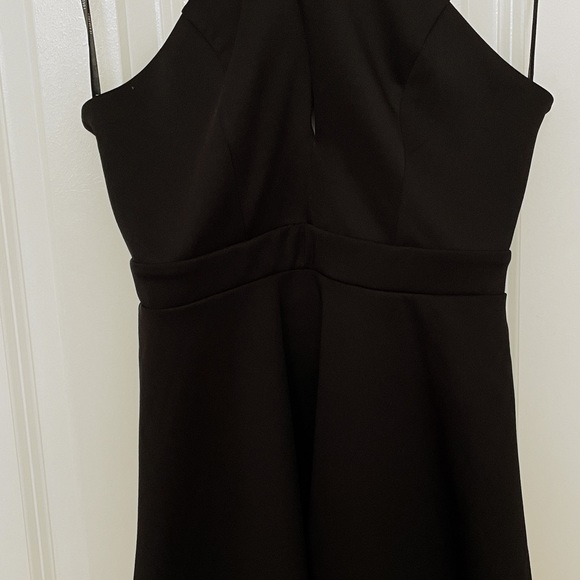 Criss-cross Cocktail LBD - Picture 8 of 12